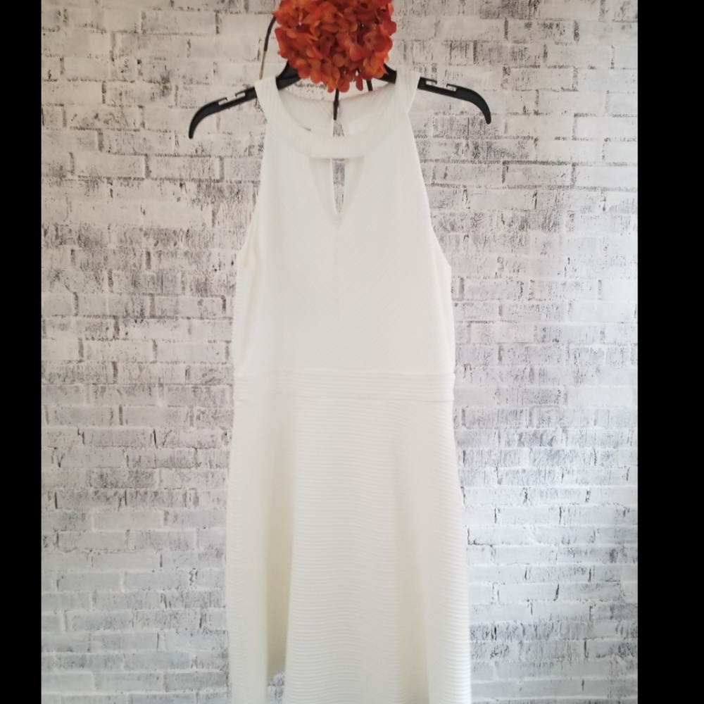 Sleeveless White Knee Length Dress